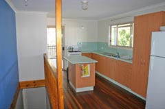 holiday rental houses fraser island - Rays Place - kitchen